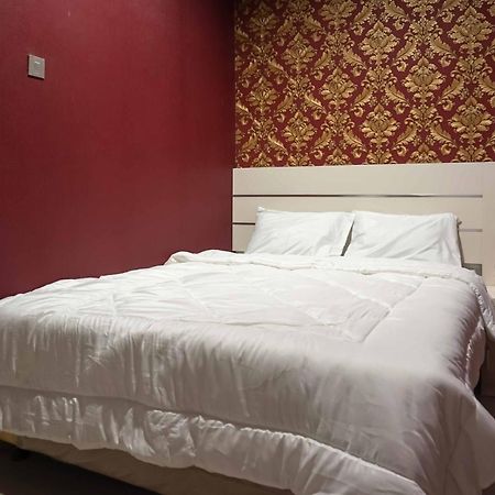 ホテル Omah Kalimosodo Mitra Reddoorz Near Stasiun Malang Kota Baru エクステリア 写真