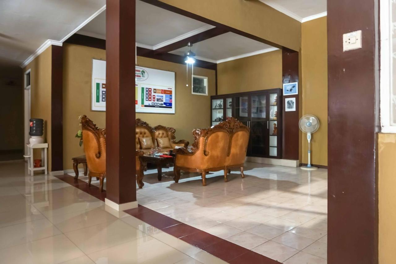 ホテル Omah Kalimosodo Mitra Reddoorz Near Stasiun Malang Kota Baru エクステリア 写真