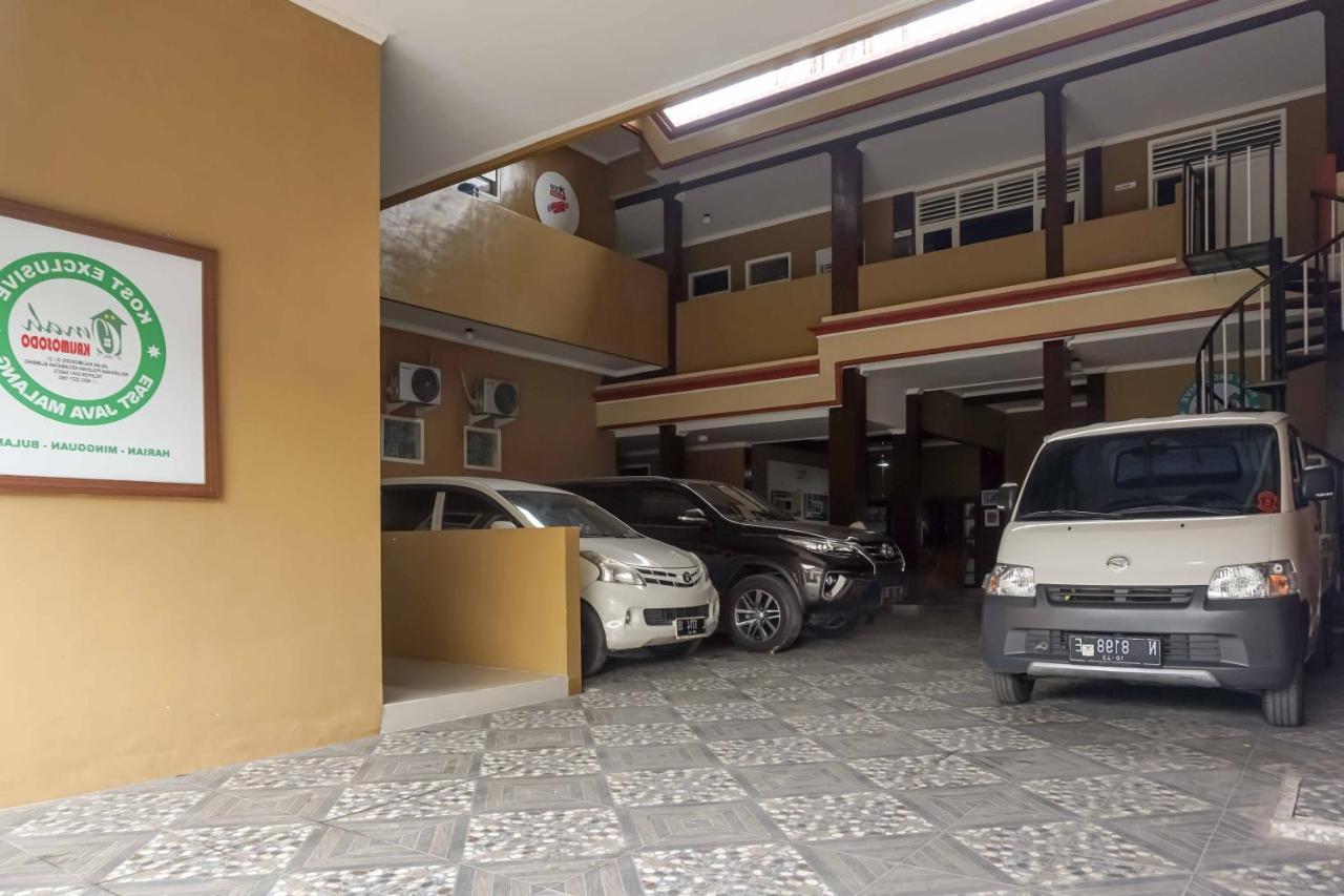 ホテル Omah Kalimosodo Mitra Reddoorz Near Stasiun Malang Kota Baru エクステリア 写真