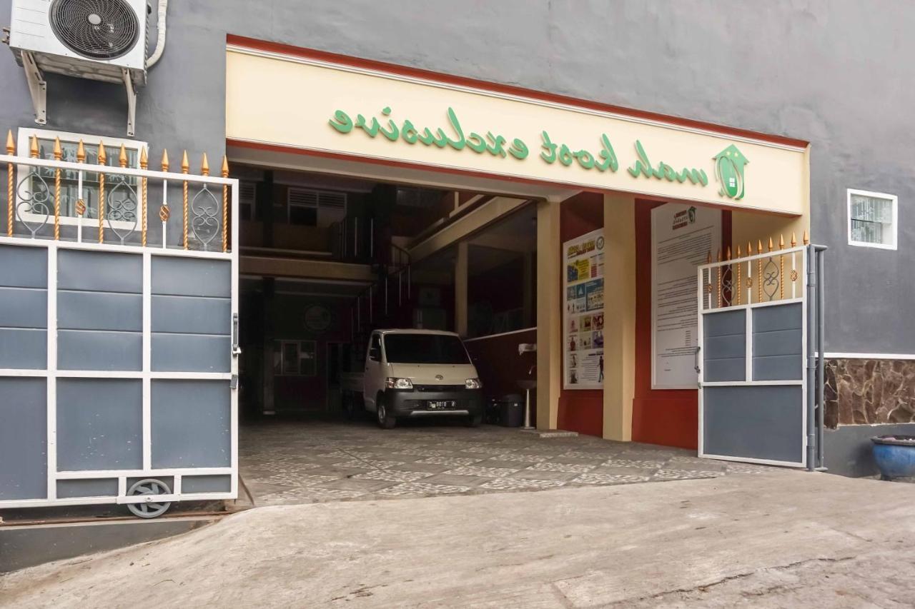 ホテル Omah Kalimosodo Mitra Reddoorz Near Stasiun Malang Kota Baru エクステリア 写真