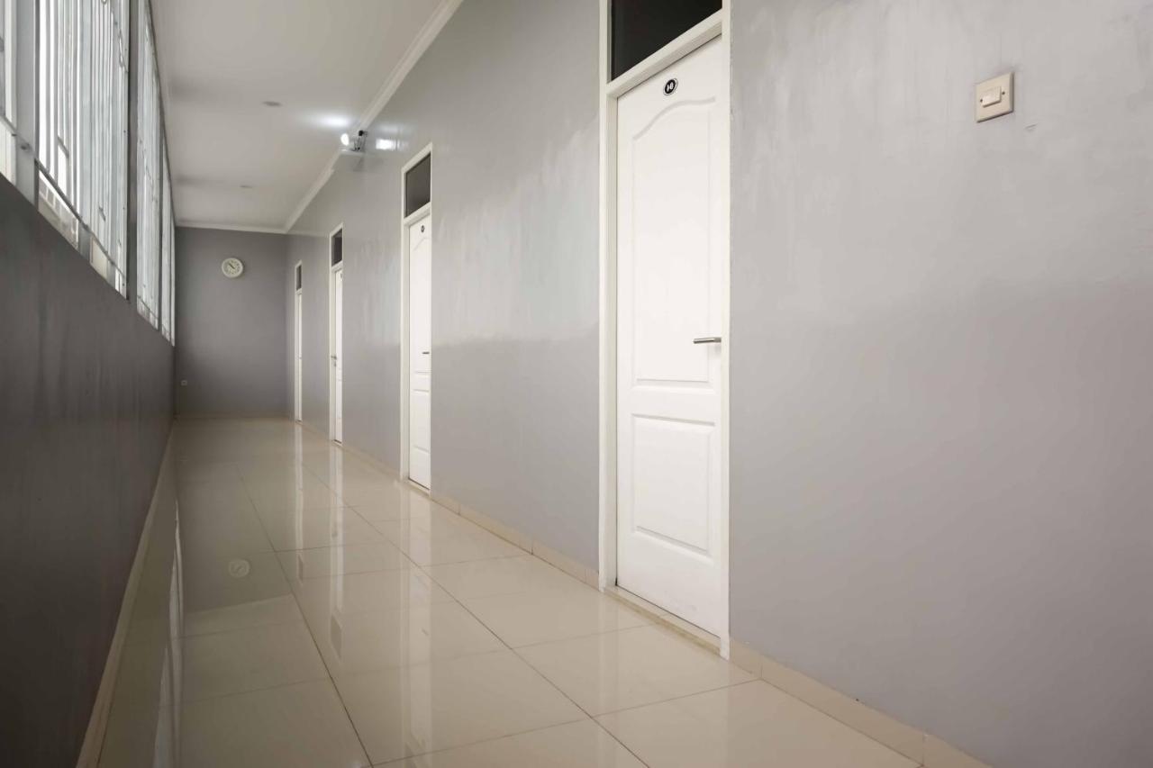 ホテル Omah Kalimosodo Mitra Reddoorz Near Stasiun Malang Kota Baru エクステリア 写真