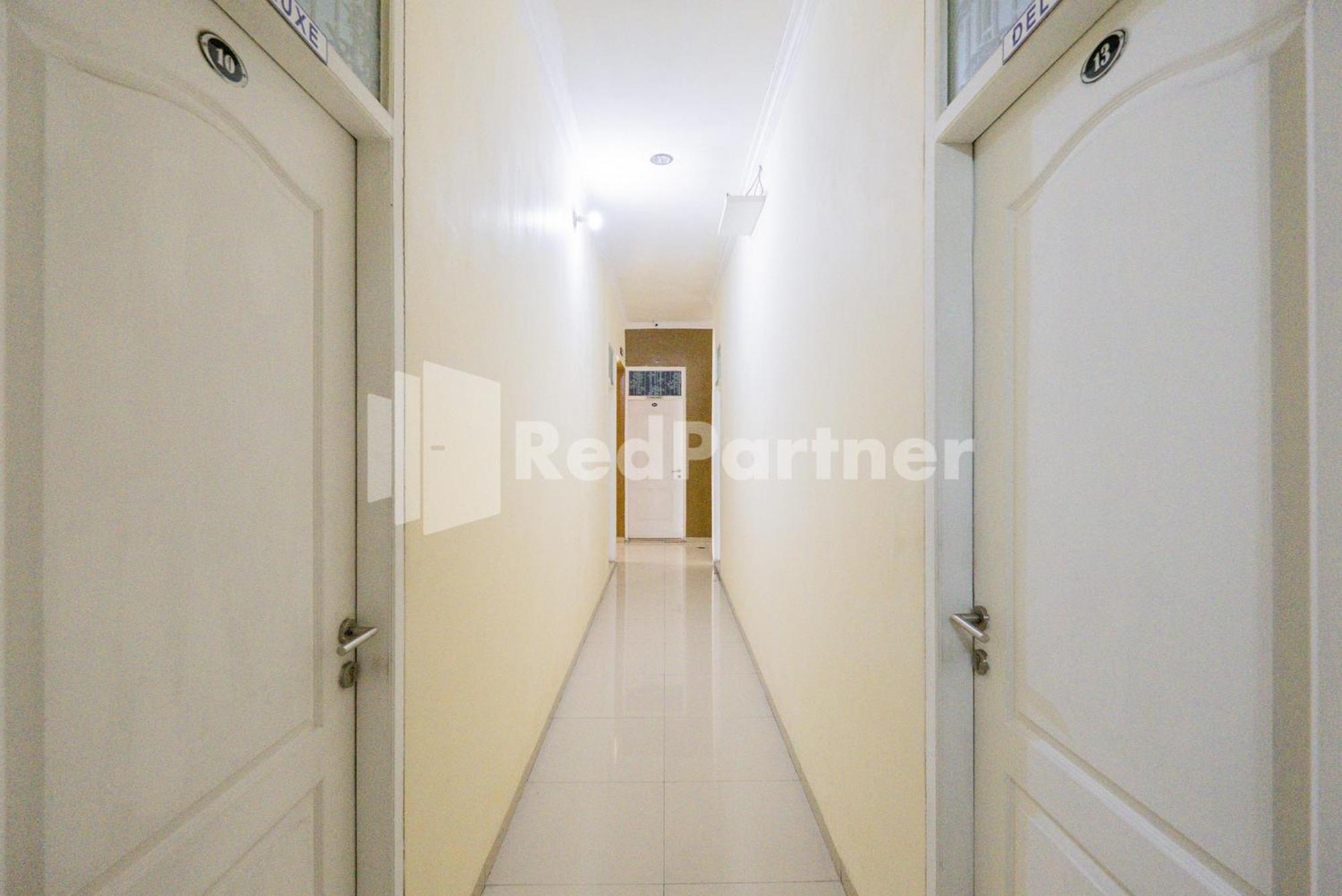 ホテル Omah Kalimosodo Mitra Reddoorz Near Stasiun Malang Kota Baru エクステリア 写真
