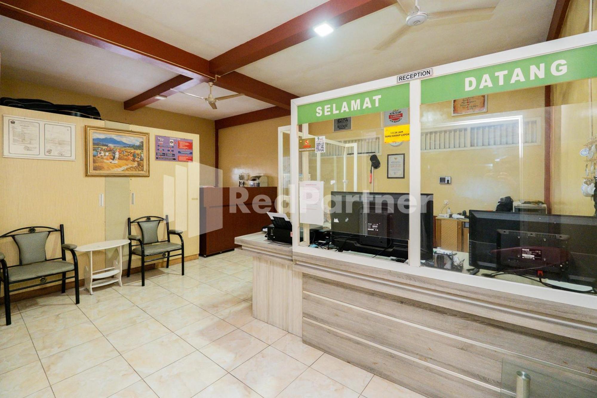 ホテル Omah Kalimosodo Mitra Reddoorz Near Stasiun Malang Kota Baru エクステリア 写真