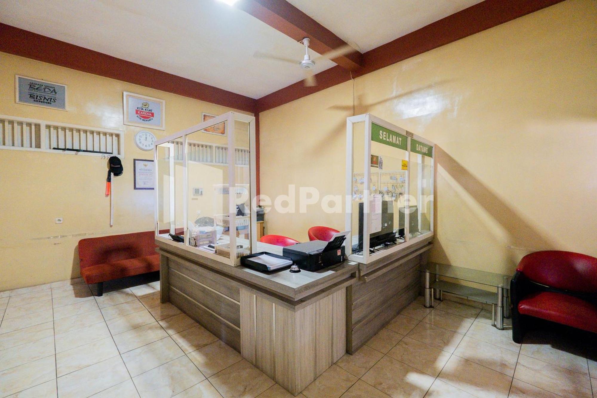 ホテル Omah Kalimosodo Mitra Reddoorz Near Stasiun Malang Kota Baru エクステリア 写真