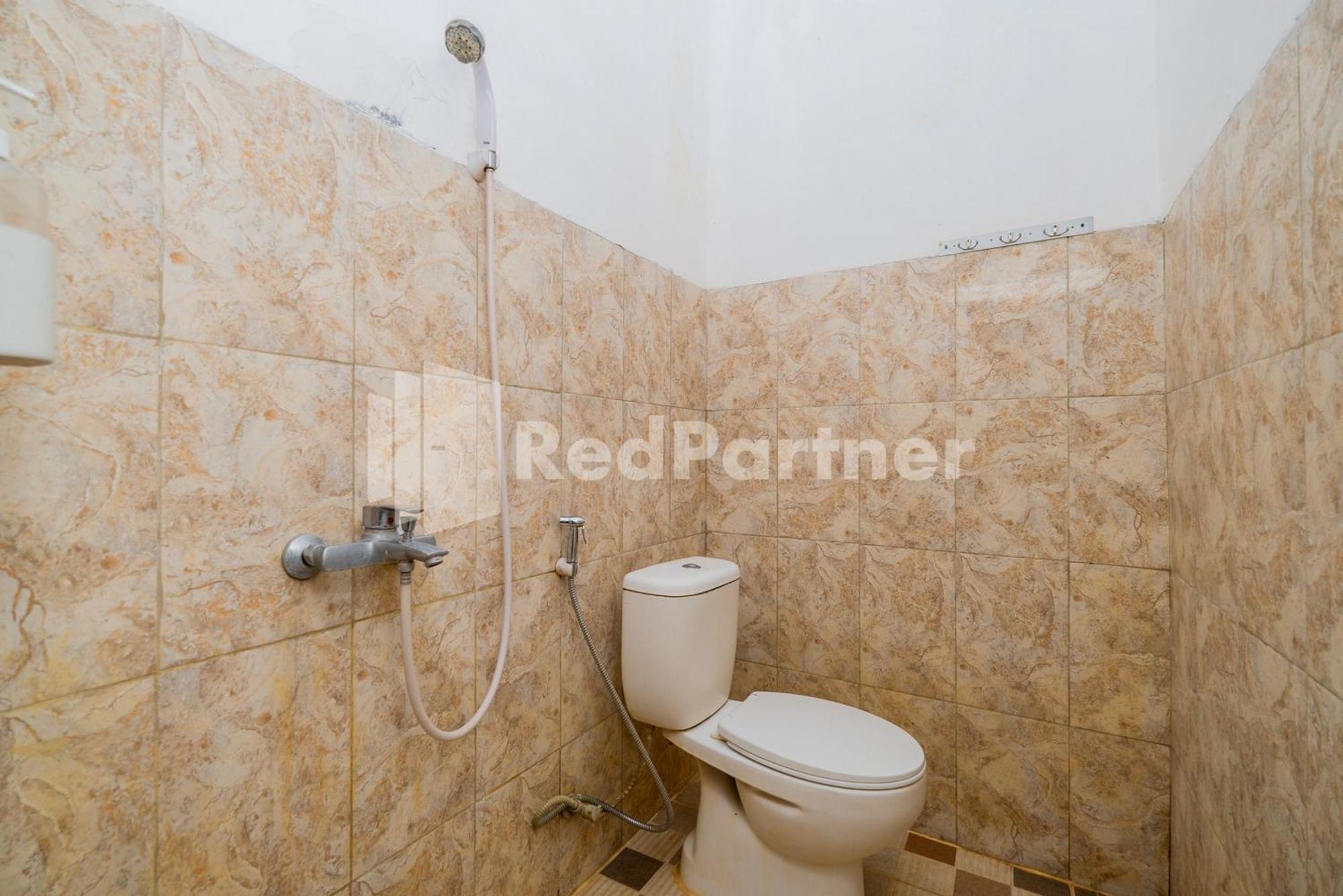 ホテル Omah Kalimosodo Mitra Reddoorz Near Stasiun Malang Kota Baru エクステリア 写真