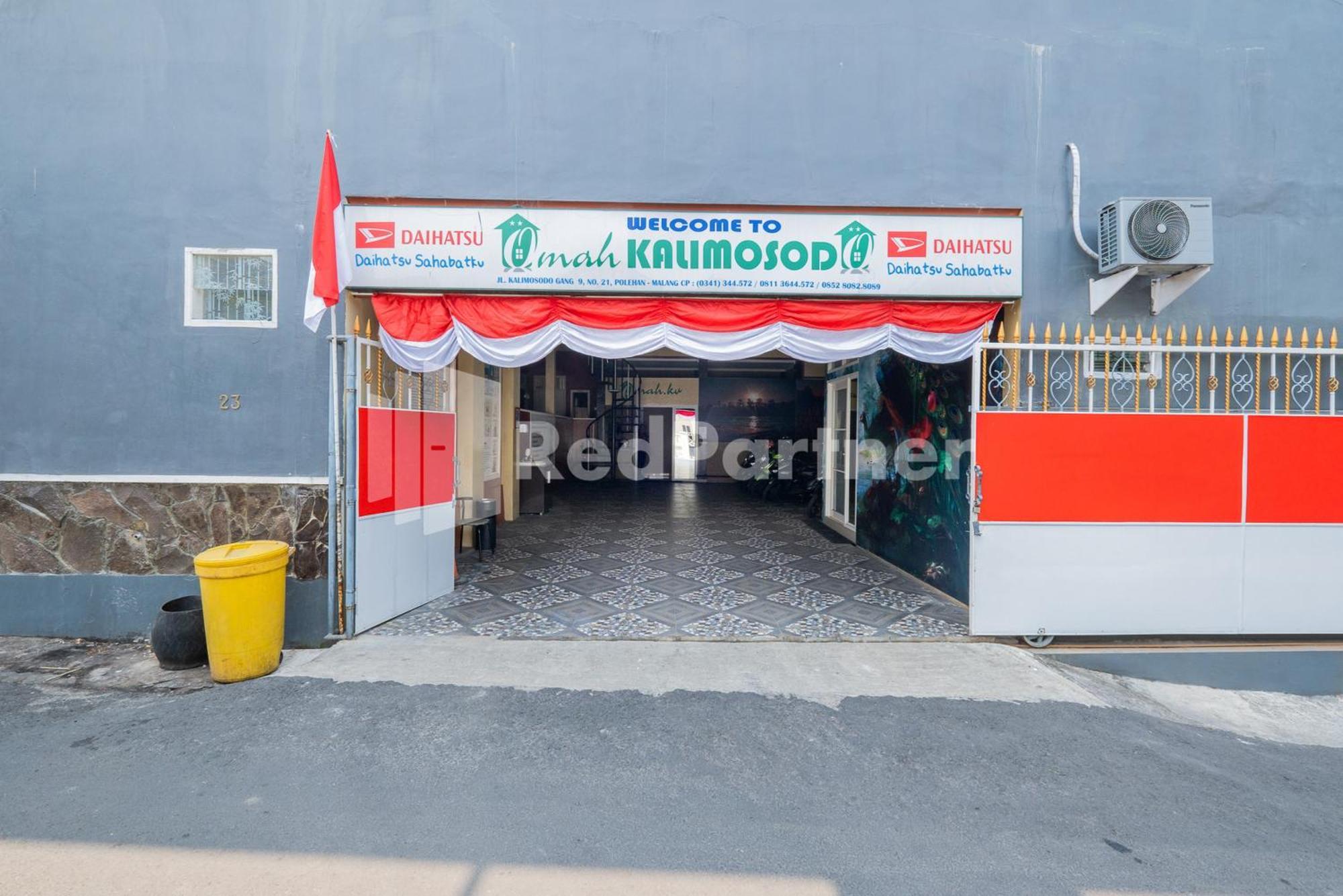 ホテル Omah Kalimosodo Mitra Reddoorz Near Stasiun Malang Kota Baru エクステリア 写真