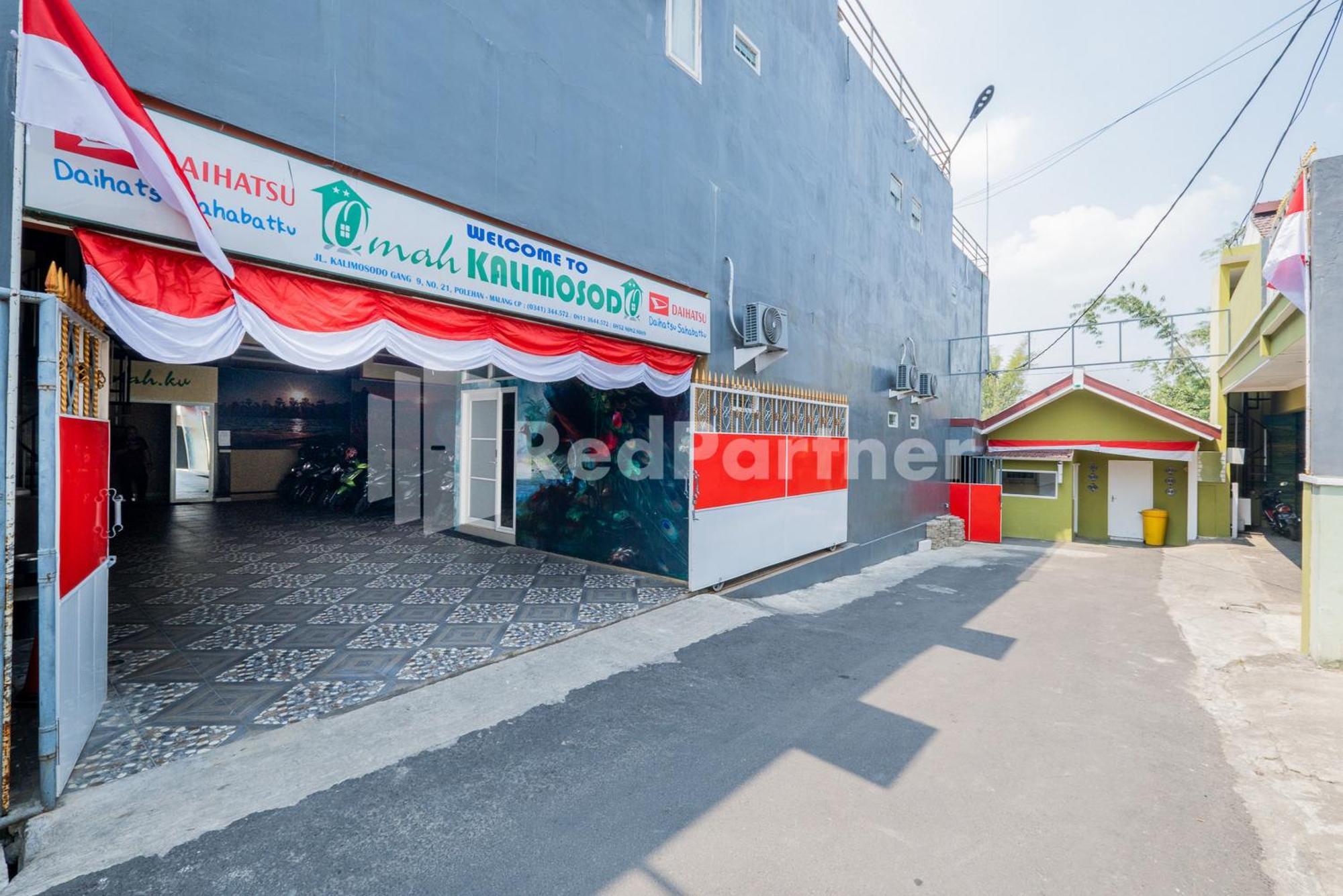 ホテル Omah Kalimosodo Mitra Reddoorz Near Stasiun Malang Kota Baru エクステリア 写真